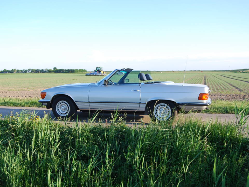 Image 36/87 of Mercedes-Benz 280 SL (1982)