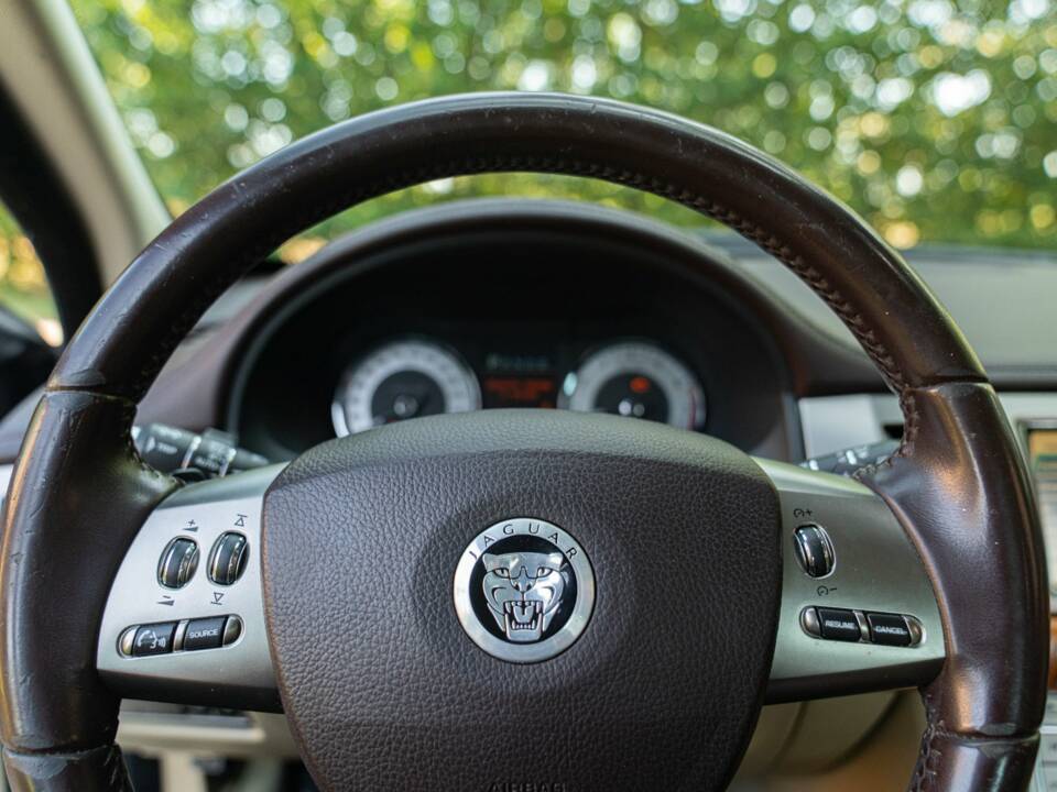 Immagine 41/50 di Jaguar XF 3.0 D-S (2008)