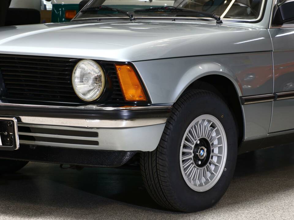 Immagine 1/22 di BMW 318i (1981)