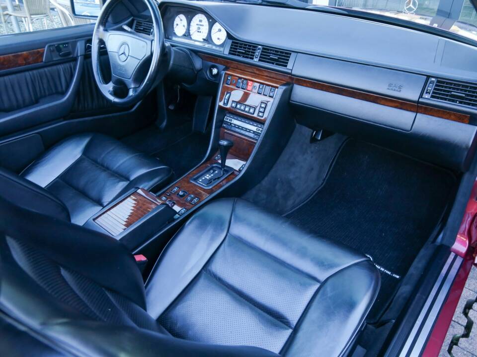Bild 42/50 von Mercedes-Benz 300 CE-24 3.4 AMG (1993)