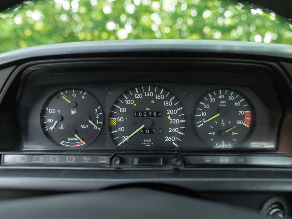 Image 38/50 of Mercedes-Benz 190 E 2.3-16 (1985)