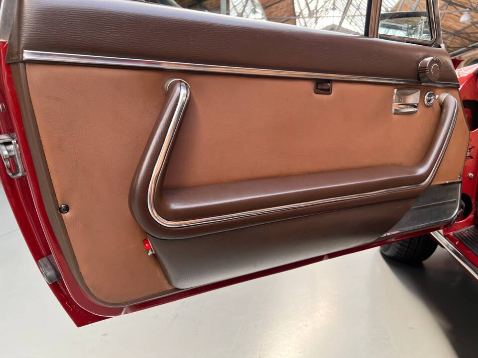 Image 14/28 of Peugeot 504 Convertible (1981)