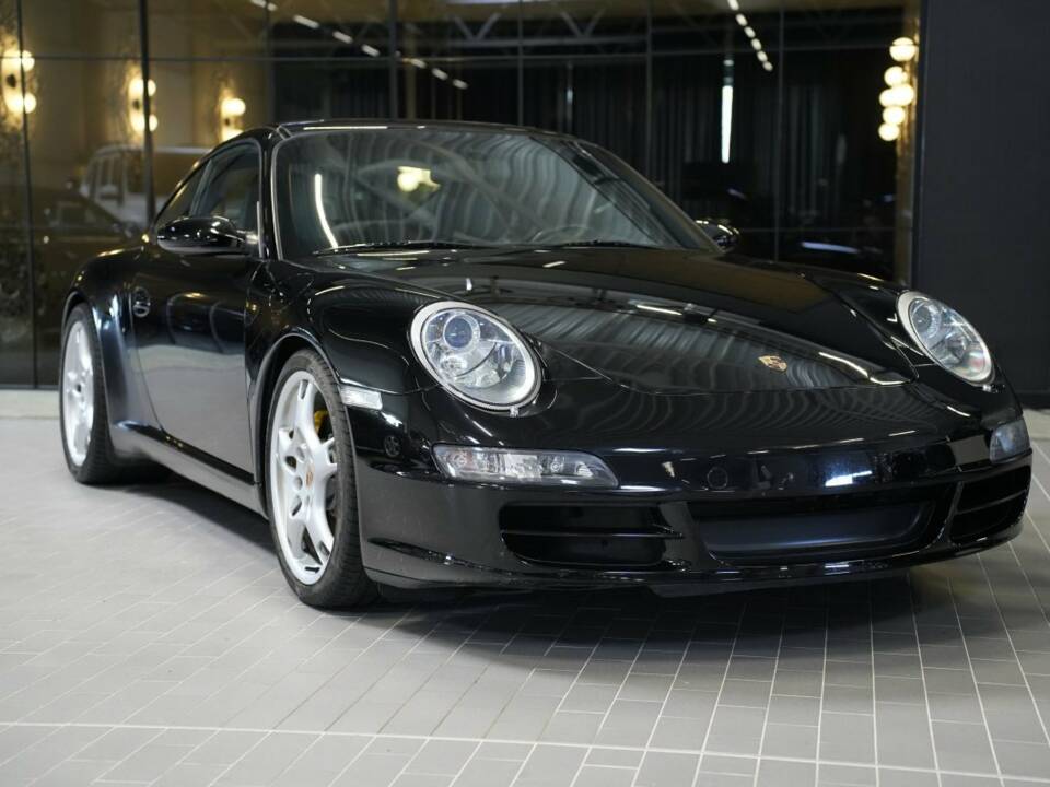 Image 1/15 of Porsche 911 Carrera S (2004)