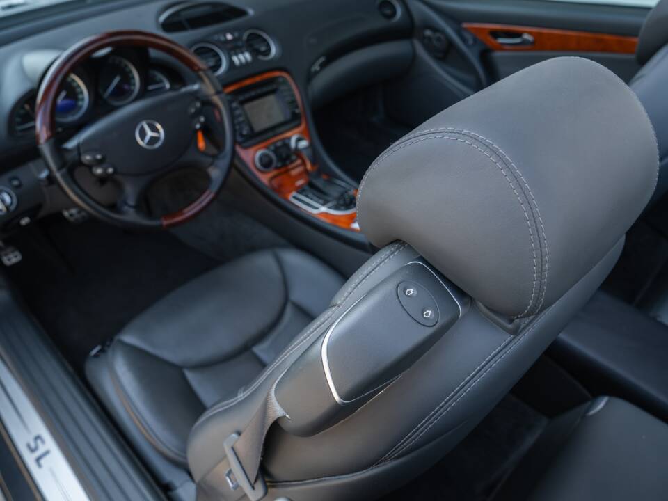 Image 60/86 de Mercedes-Benz SL 500 (2002)
