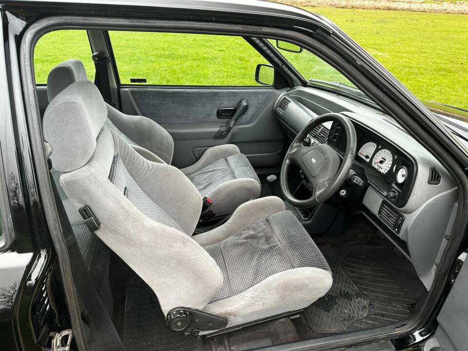 Image 25/38 de Ford Escort turbo RS (1990)