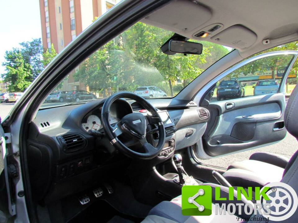 Imagen 3/10 de Peugeot 206 2.0 (2000)