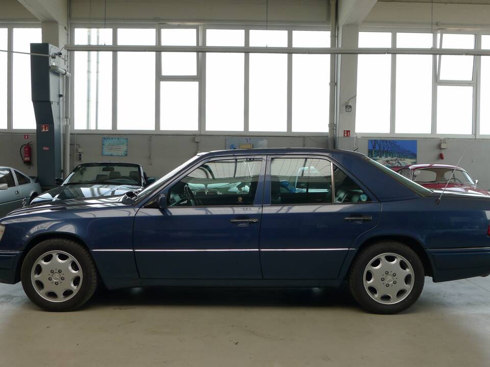 Afbeelding 32/40 van Mercedes-Benz E 420 (1993)