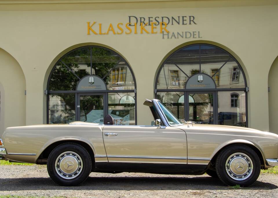 Image 9/56 de Mercedes-Benz 280 SL (1970)