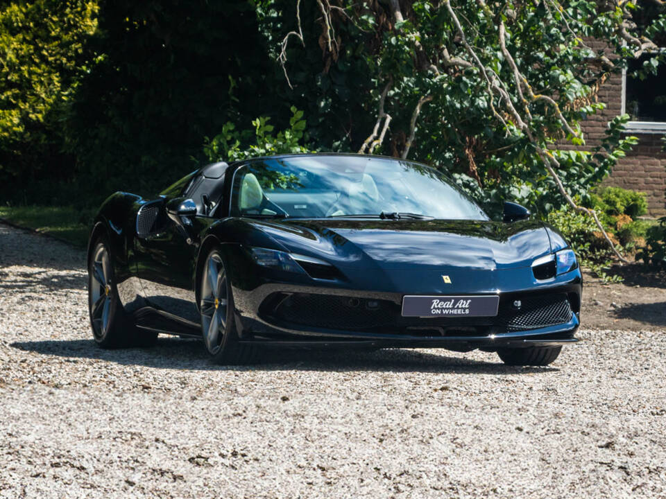 Image 2/15 of Ferrari 296 GTS (2024)