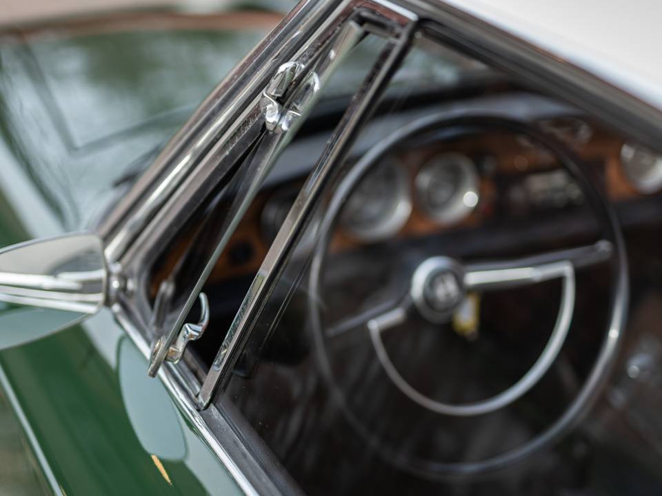 Image 2/38 of Volkswagen Karmann Ghia 1500 (1968)