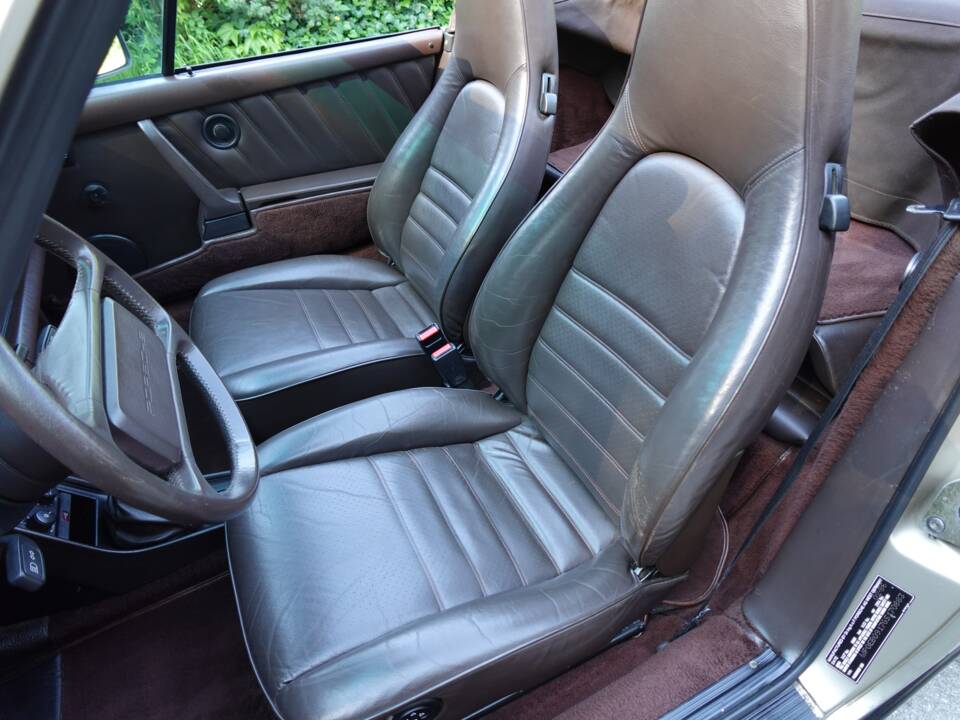 Image 26/40 of Porsche 911 Carrera 3.2 (1986)