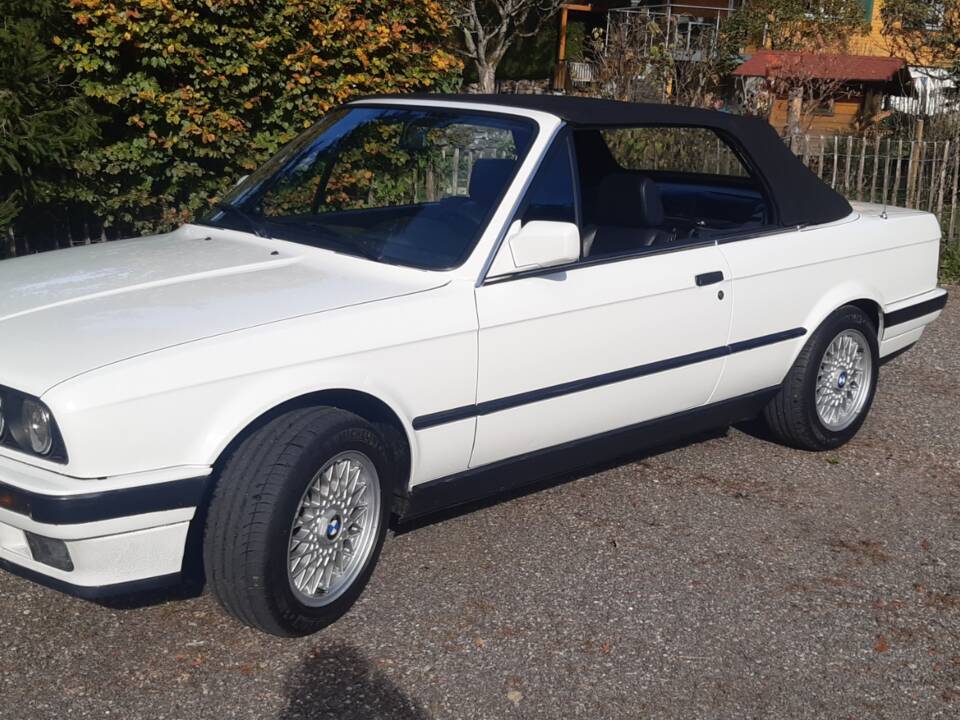 Image 18/55 of BMW 320i (1991)