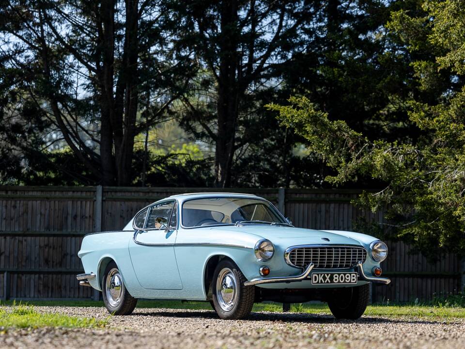 Image 12/50 of Volvo 1800 S (1964)