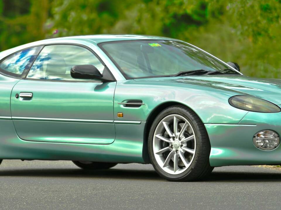 Image 2/50 de Aston Martin DB 7 Vantage (2000)