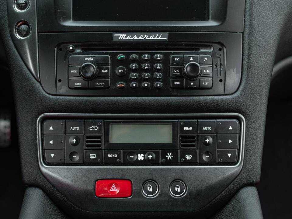 Bild 44/50 von Maserati GranTurismo 4.2 (2008)