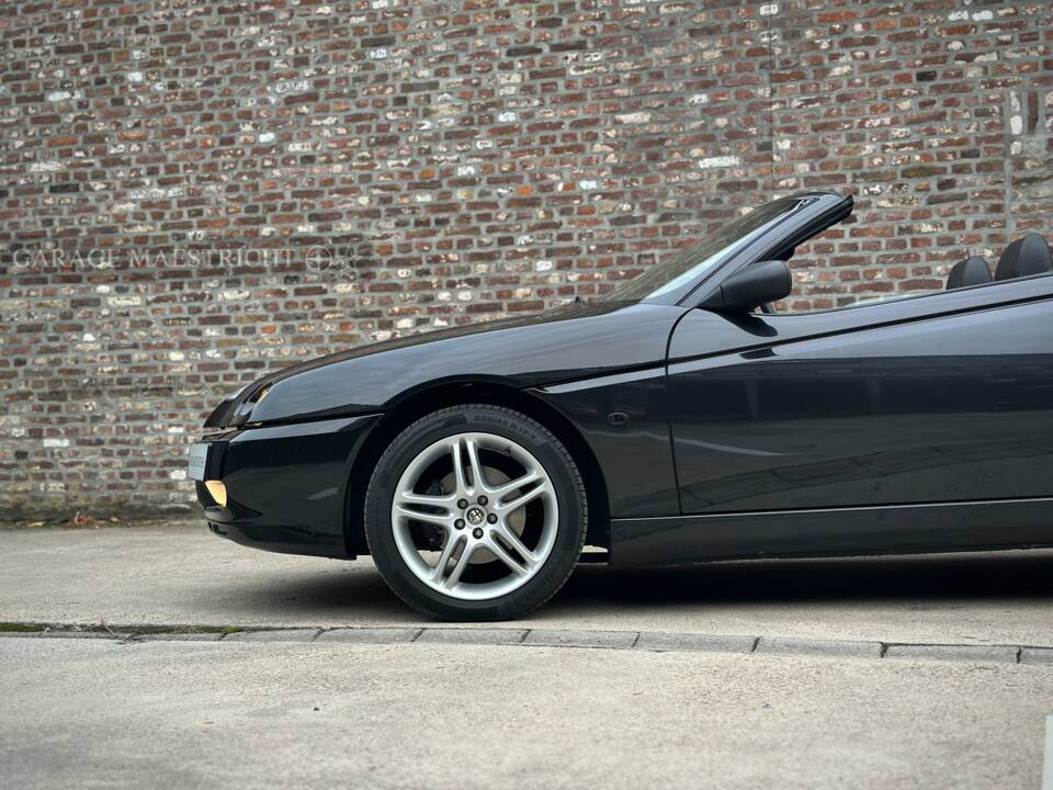 Image 26/59 of Alfa Romeo Spider 2.0 JTS (2003)