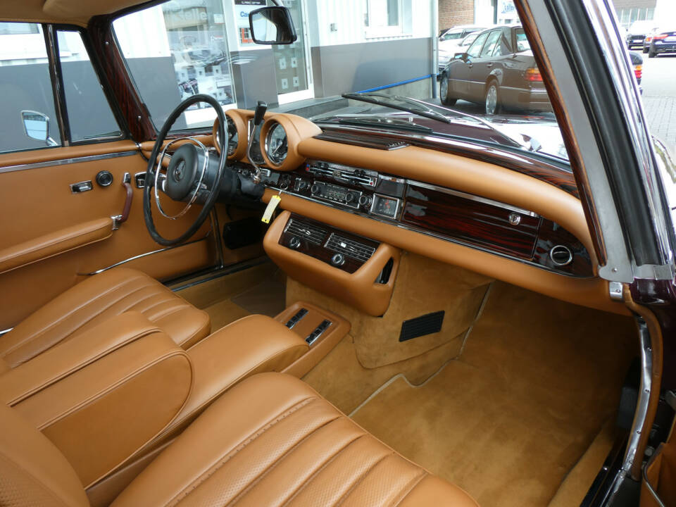 Image 11/25 of Mercedes-Benz 280 SE 3,5 (1971)