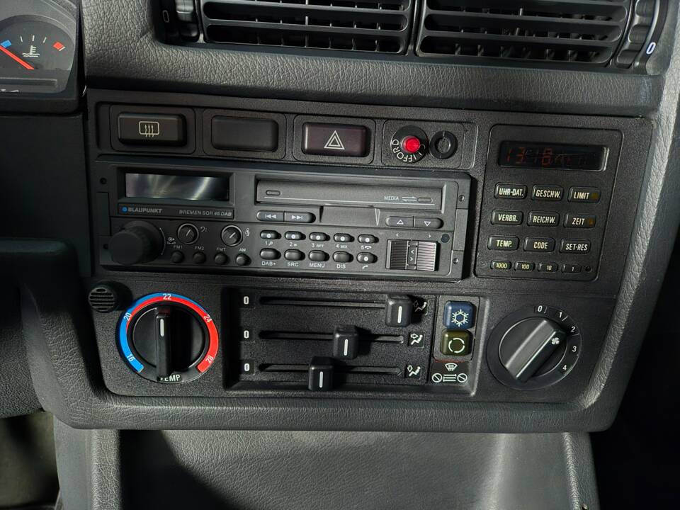 Image 61/65 of BMW M3 (1986)