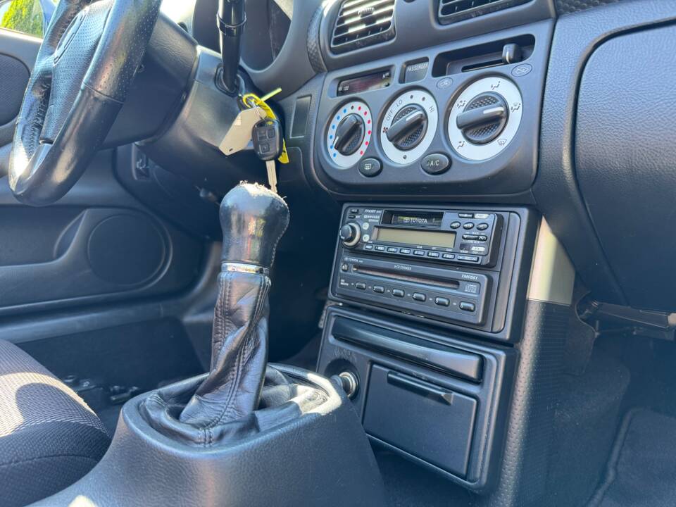 Image 20/23 de Toyota MR2 (2000)