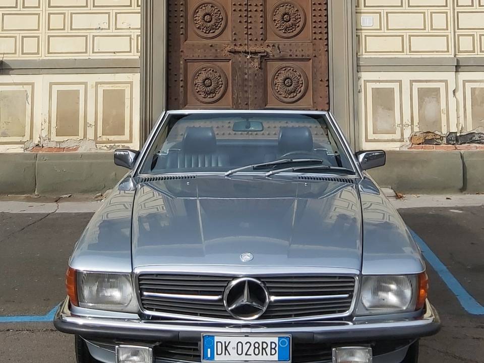 Imagen 5/8 de Mercedes-Benz 500 SL (1985)