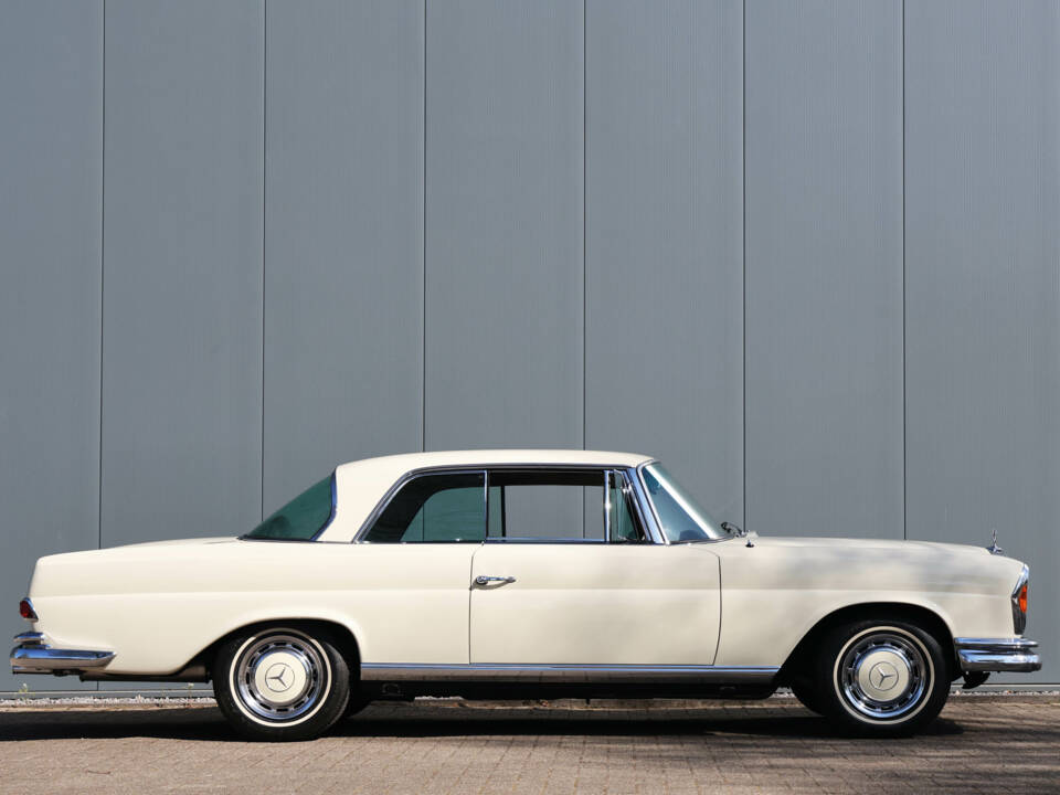Immagine 1/45 di Mercedes-Benz 280 SE (1968)