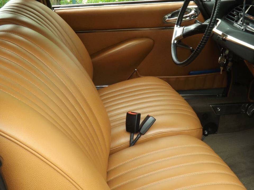 Image 13/35 of Citroën DS 21 Pallas (1969)