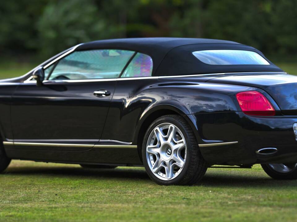 Bild 18/50 von Bentley Continental GTC W12 (2011)