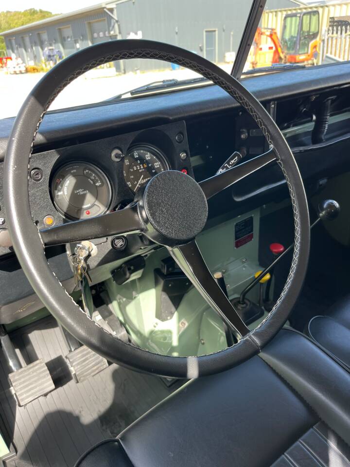 Bild 21/39 von Land Rover 88 (1984)