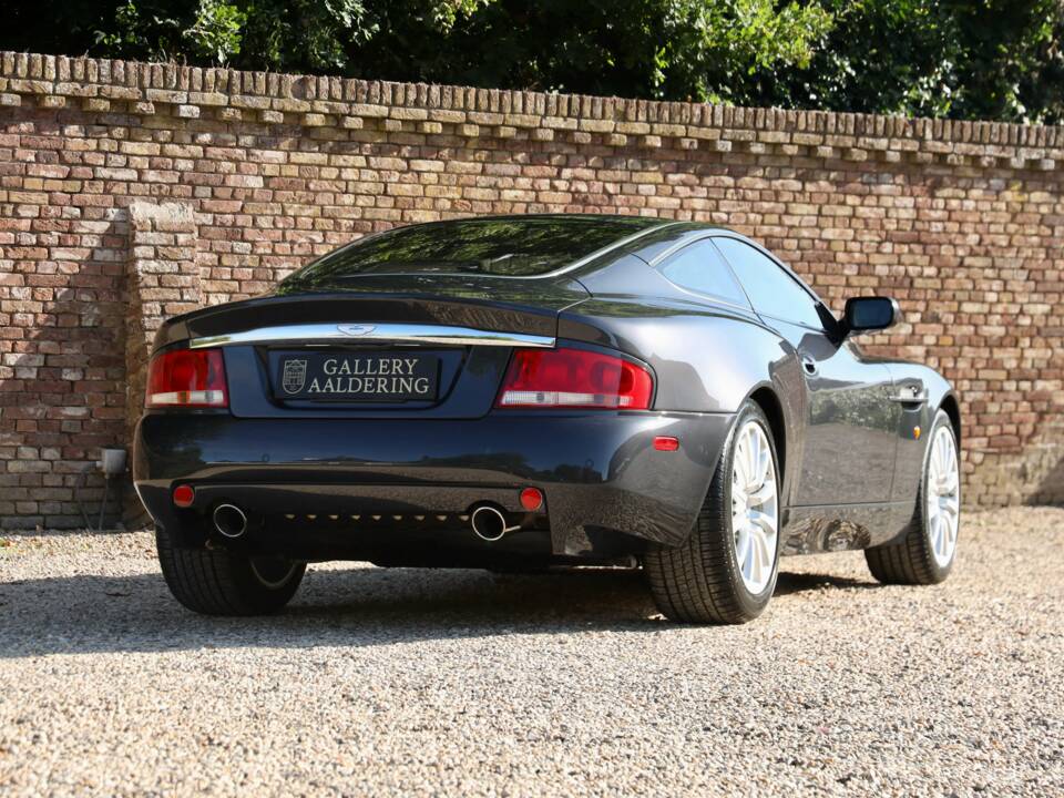 Image 6/50 of Aston Martin V12 Vanquish (2003)