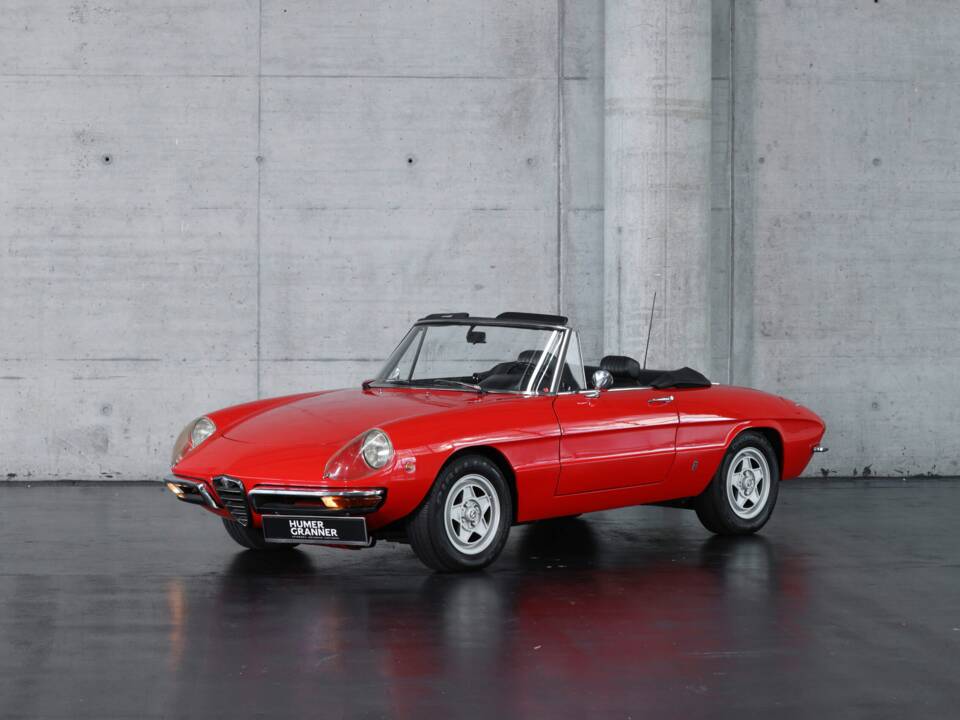 Immagine 1/47 di Alfa Romeo 1300 Spider Junior (1969)