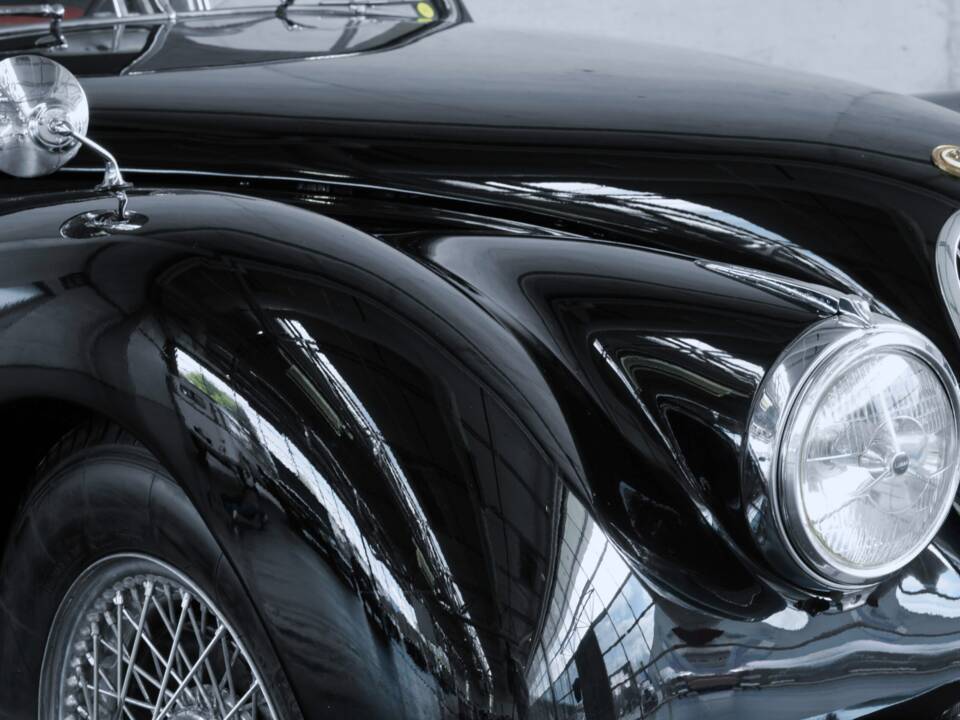 Image 40/47 de Jaguar XK 120 FHC (1954)