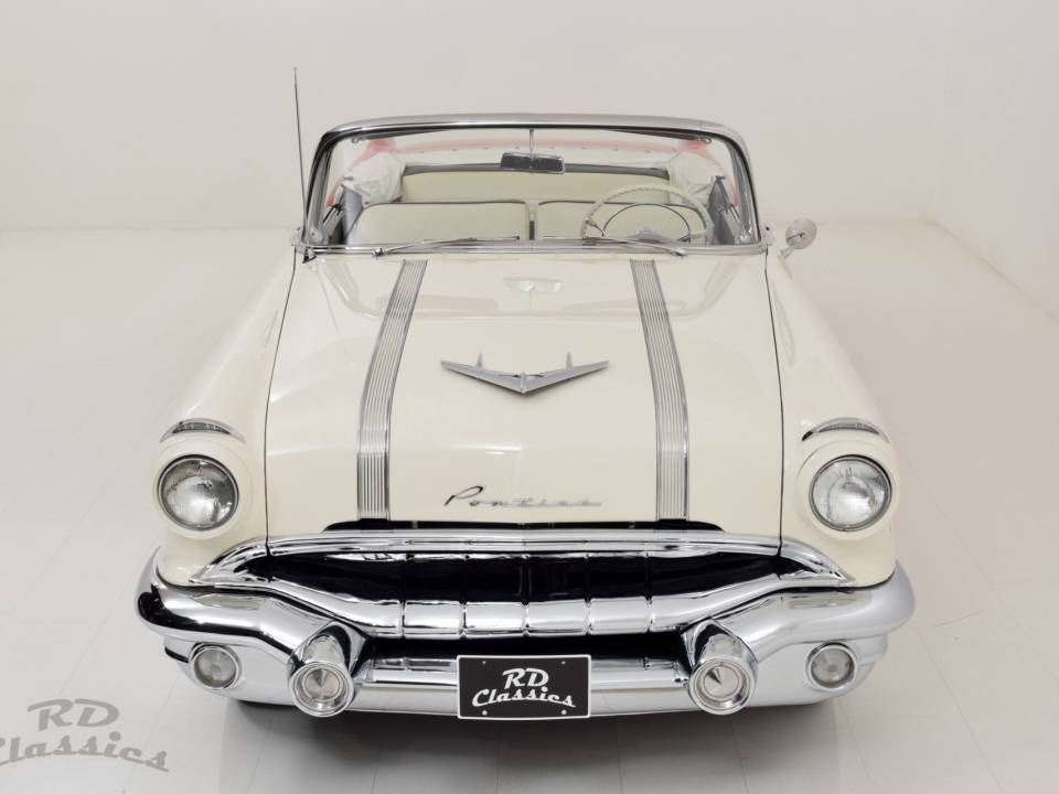 Bild 2/47 von Pontiac Star Chief Convertible (1956)