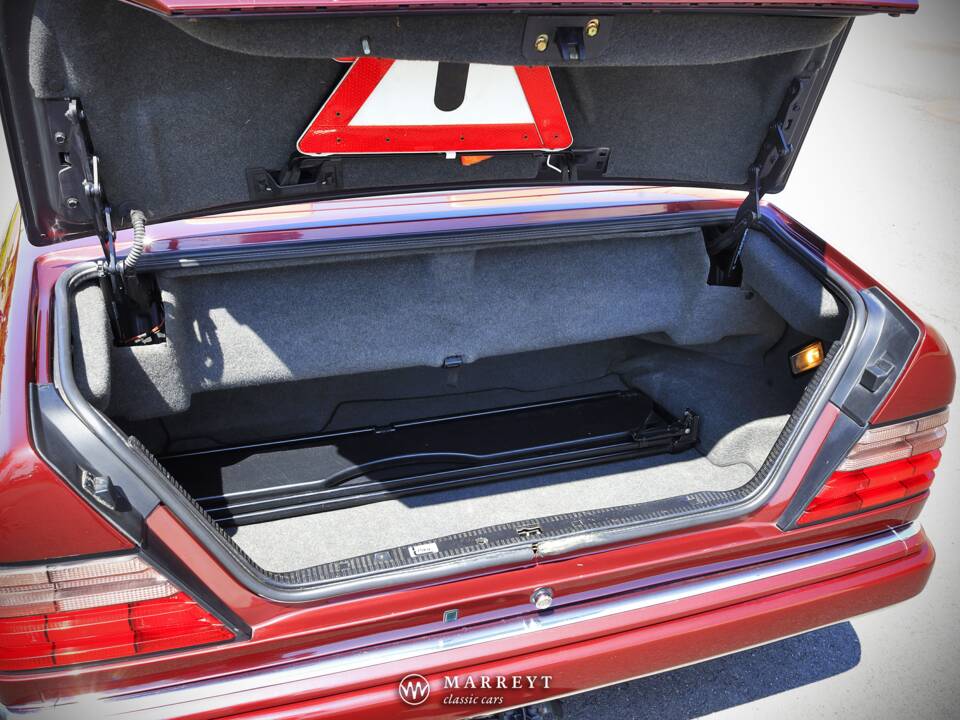 Bild 69/79 von Mercedes-Benz E 220 (1996)