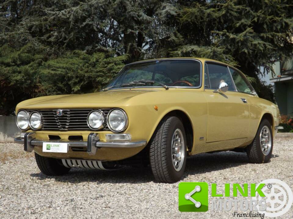 Immagine 2/10 di Alfa Romeo Giulia GT 1300 Junior (1976)