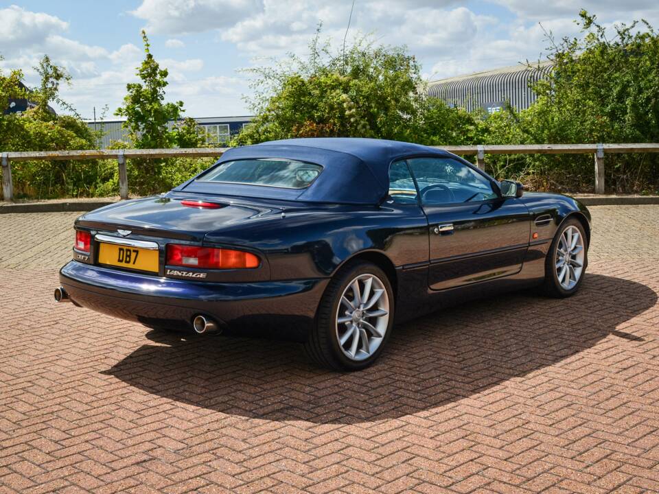 Bild 8/50 von Aston Martin DB 7 Vantage Volante (2001)