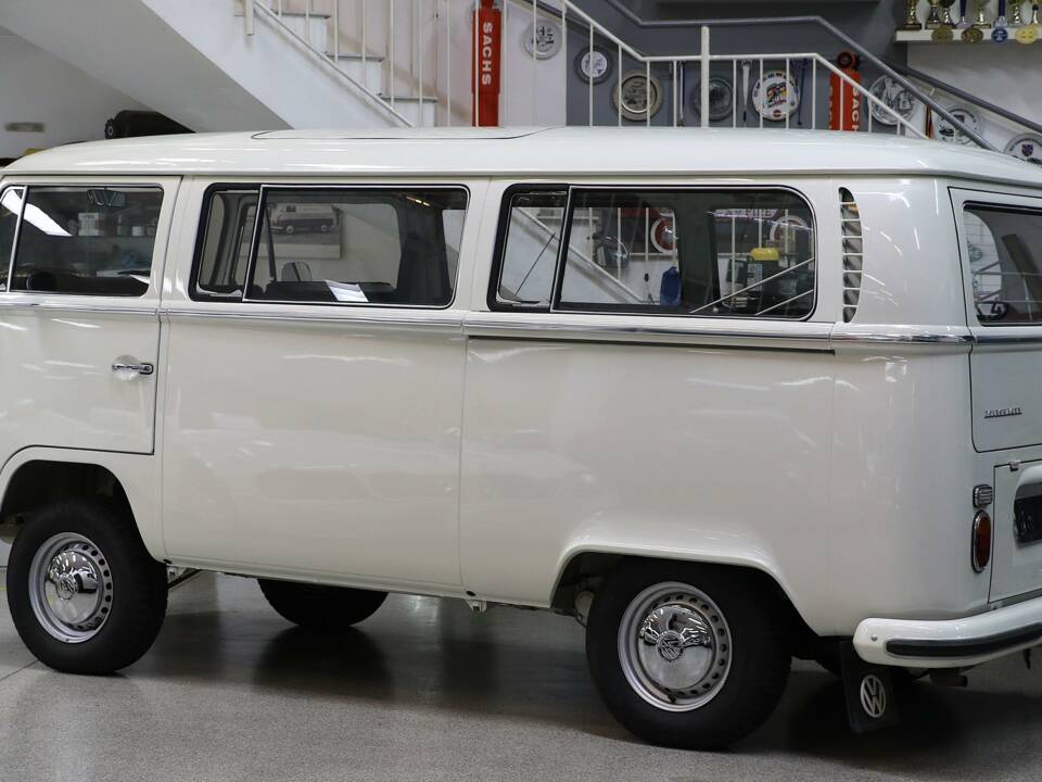 Bild 7/26 von Volkswagen T2a Kleinbus L (1971)