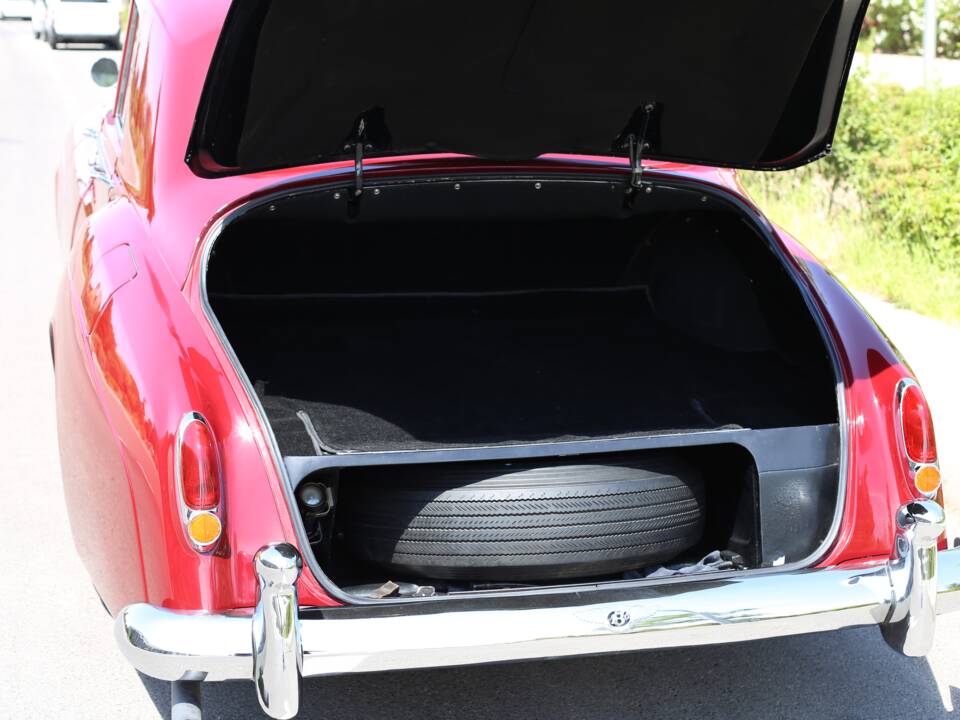 Image 18/81 of Bentley S 1 (1959)