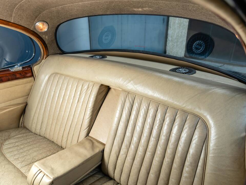 Image 24/25 of Jaguar Mk II 3.4 (1967)