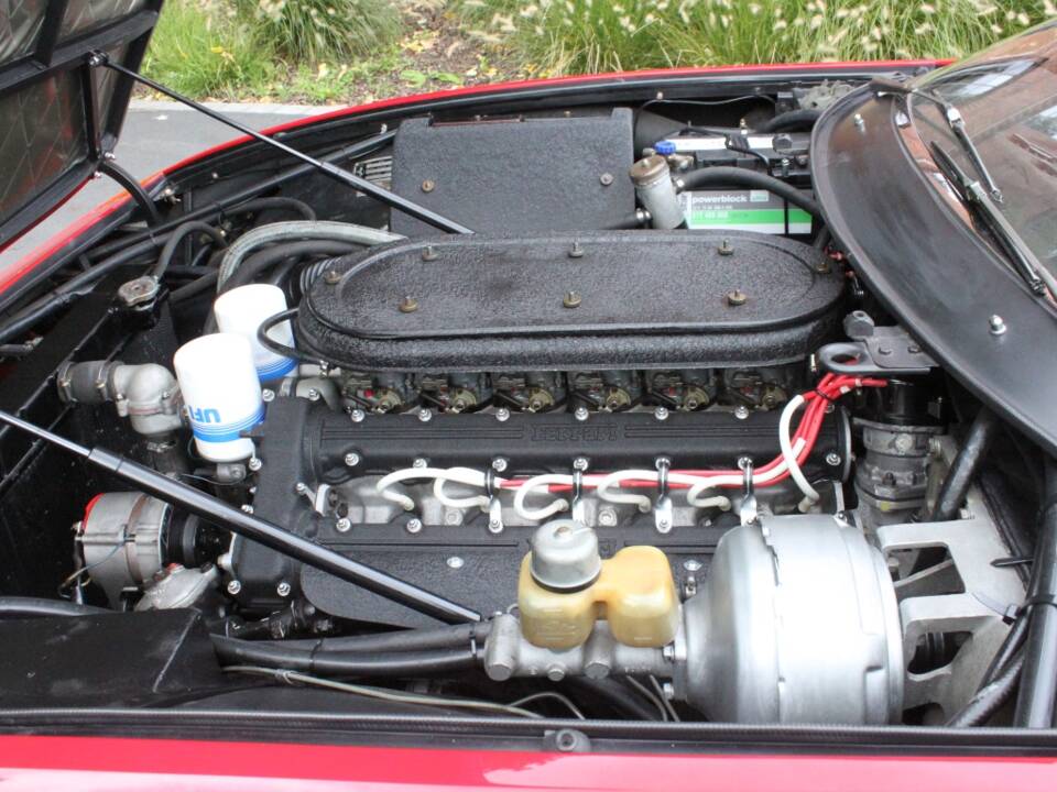Image 5/22 of Ferrari 365 GTB&#x2F;4 Daytona (1971)