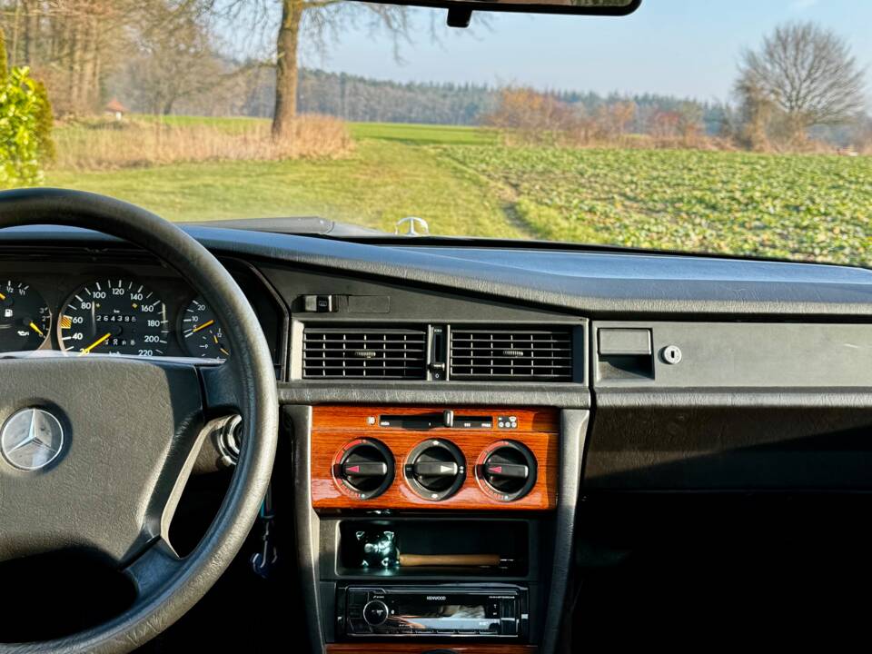 Image 5/12 of Mercedes-Benz 190 E 2.0 (1992)