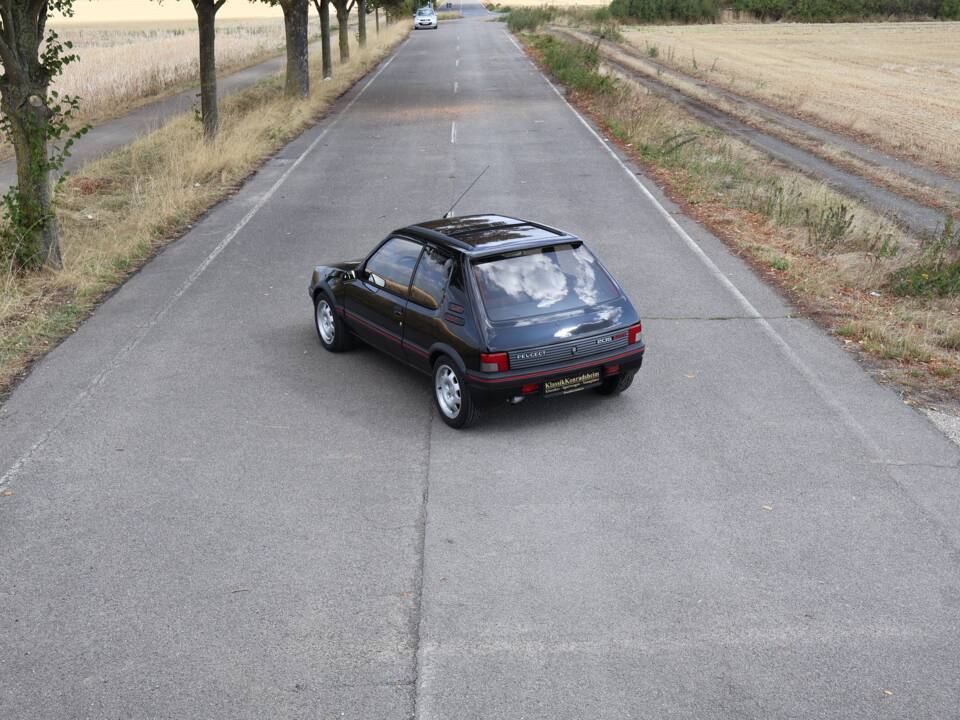 Obraz 42/56 pojazdu Peugeot 205 GTi 1.9 (1991)