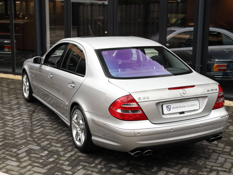 Image 7/84 de Mercedes-Benz E 55 AMG (2002)