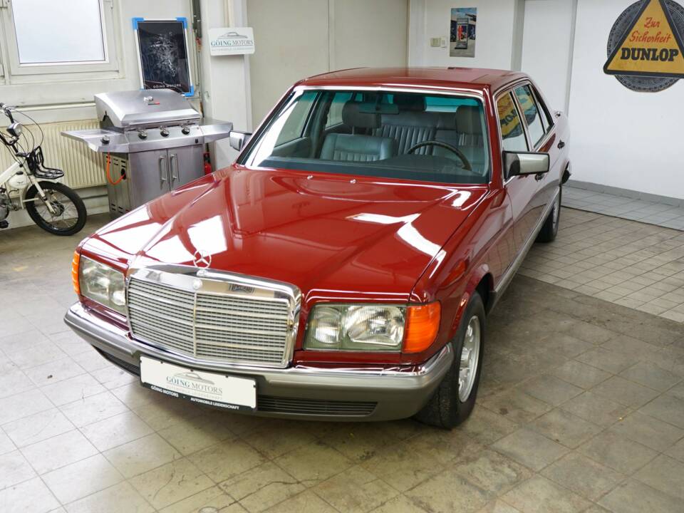 Immagine 9/42 di Mercedes-Benz 500 SEL (1982)