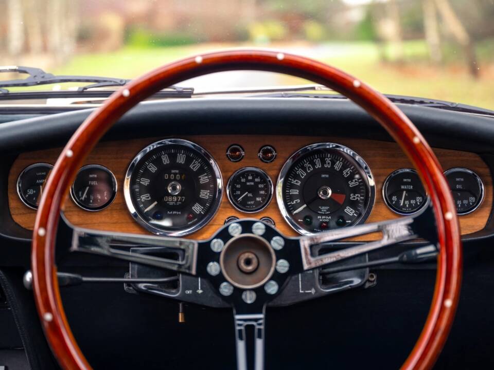 Image 25/63 de Aston Martin DBS (1968)