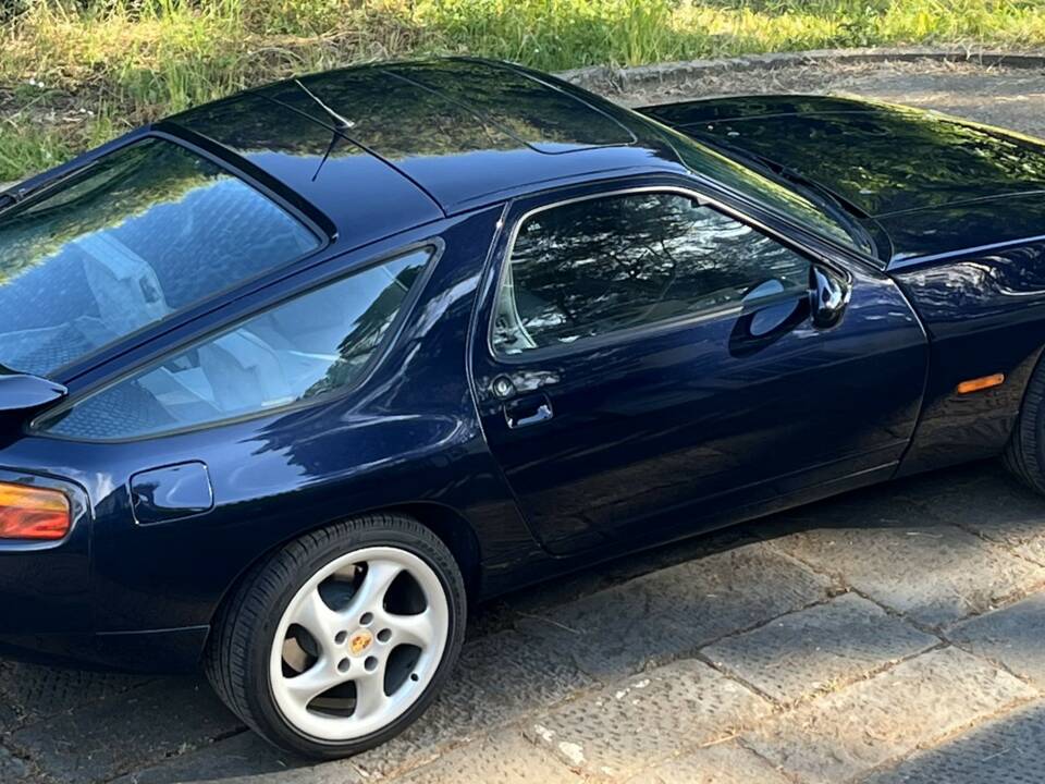 Image 8/26 of Porsche 928 GTS (1995)