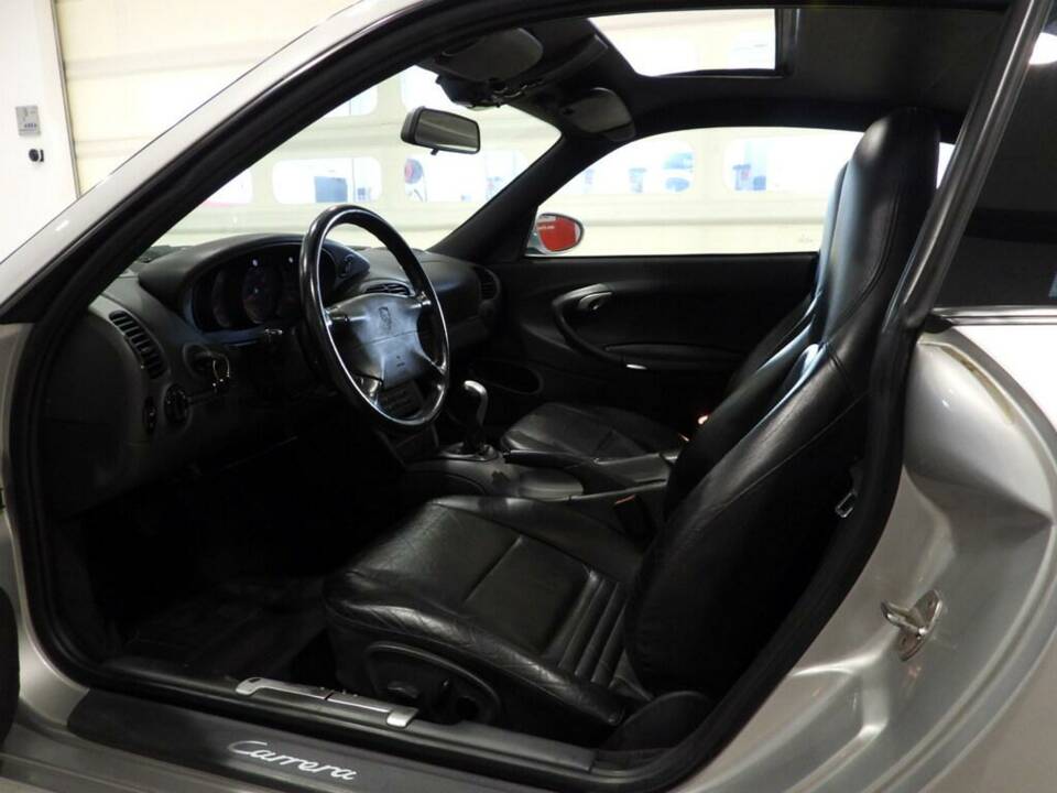 Image 3/10 of Porsche 911 Carrera (1997)