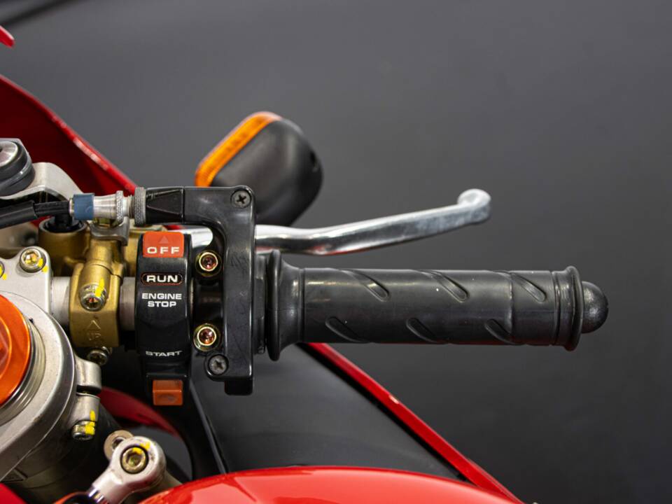 Imagen 41/50 de Ducati 748 S (1996)