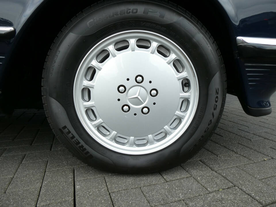 Image 24/26 of Mercedes-Benz 500 SL (1988)