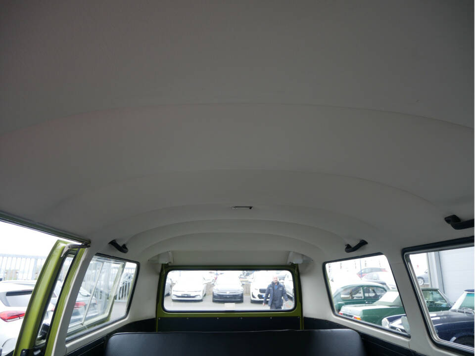 Immagine 16/21 di Volkswagen T2b Deluxe (1975)