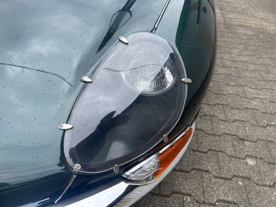 Image 37/39 de Jaguar Type E 4.2 (1966)